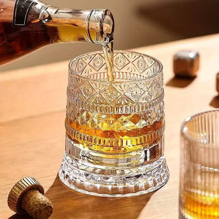 تنگ تمام کریستال و لیوان چرخشی
