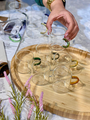 فنجان دسته رنگی چای و قهوه